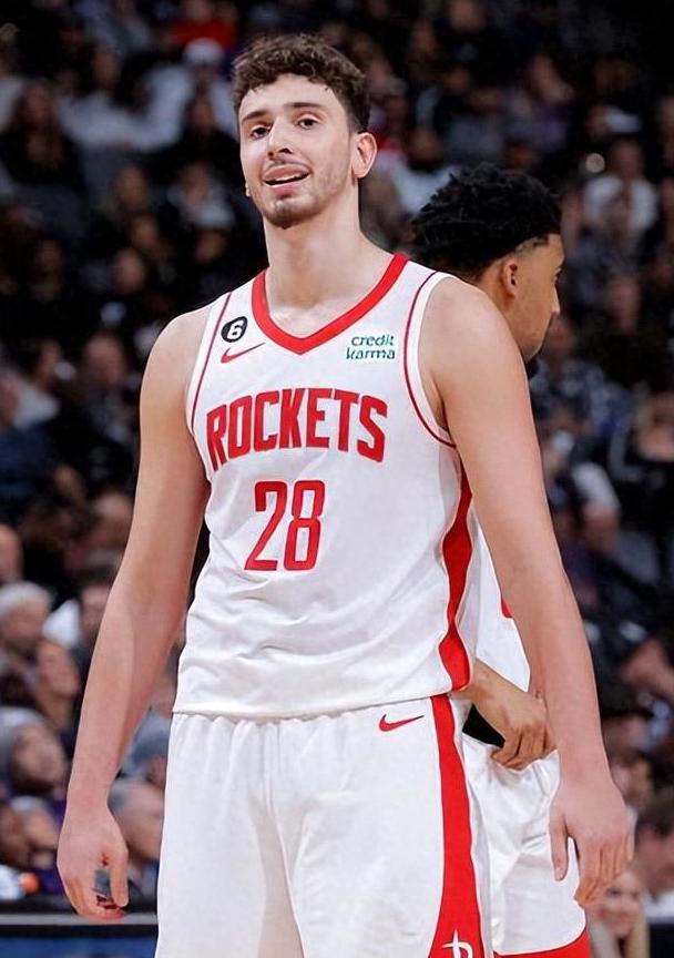 凯尔特人险胜掘金，范弗利特点燃赛场